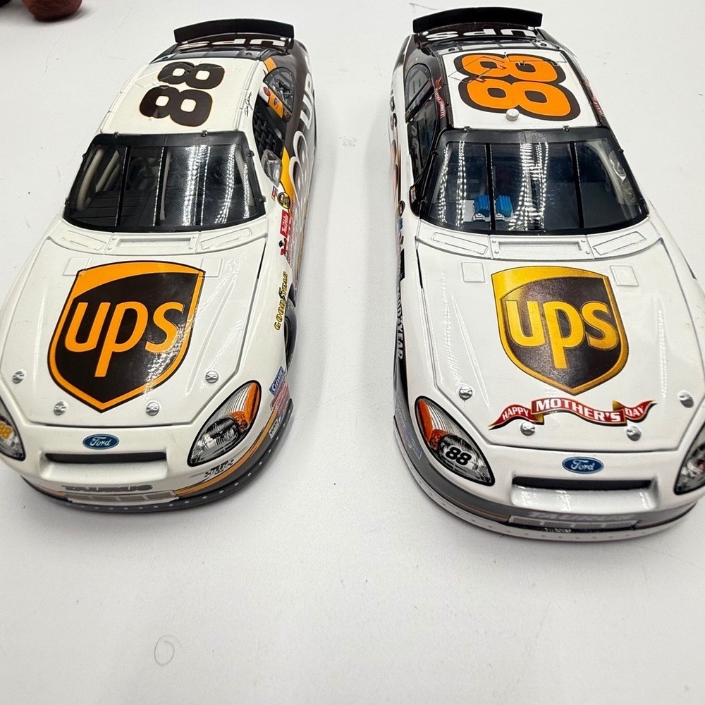 Dale Jarrett 88 UPS Ford Taurus 1:24 Diecast Set 2004 Mother's Day & Nextel Cup
